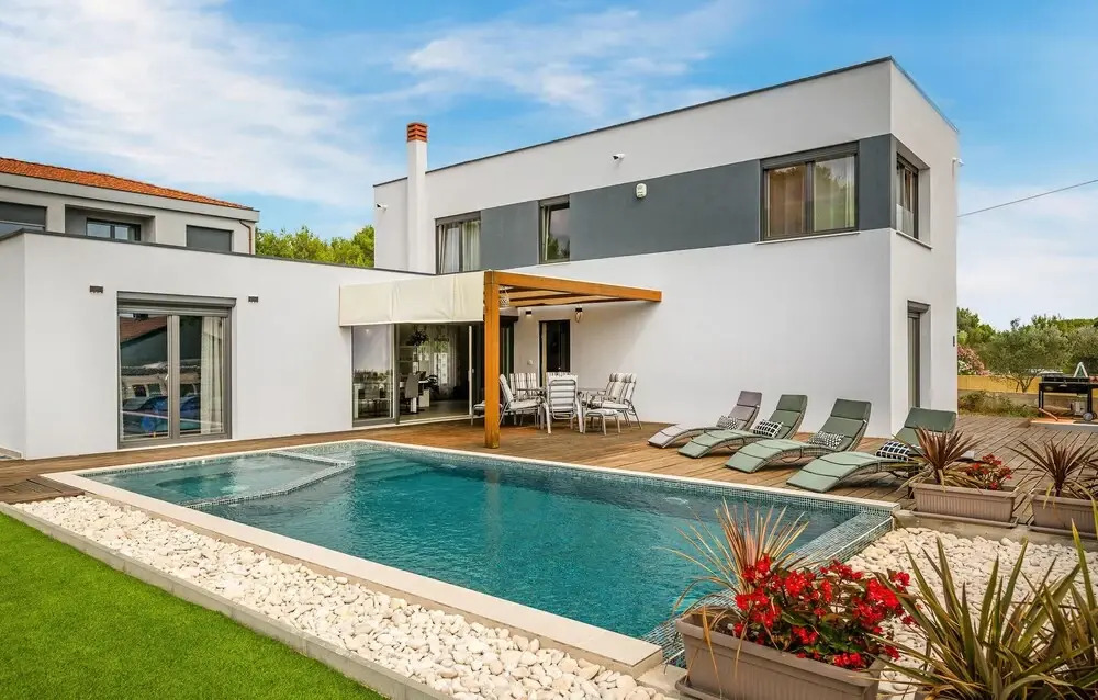 Nice Home in Medulin with Outdoor Swimming Pool, Hot Tub & 4 Bedrooms