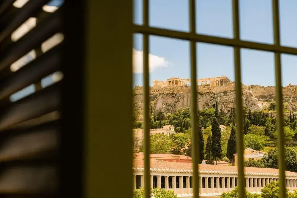CH Adrianou Suites