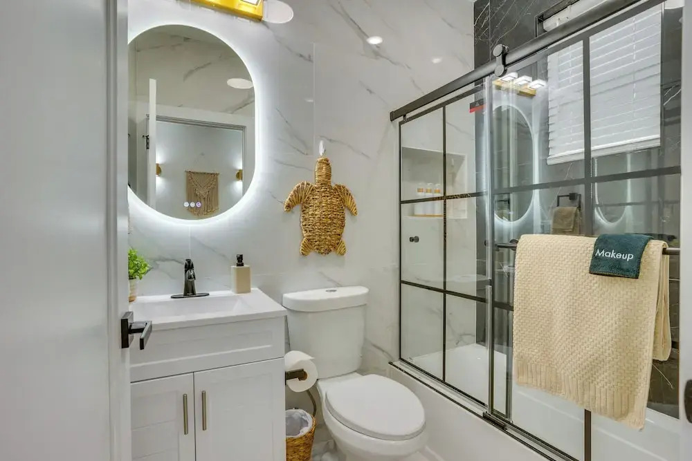 6 Mi to Times Square: Stylish Jersey City Retreat