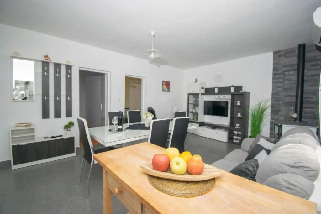 Holiday Home Roza with Whirlpool by Villas Guide