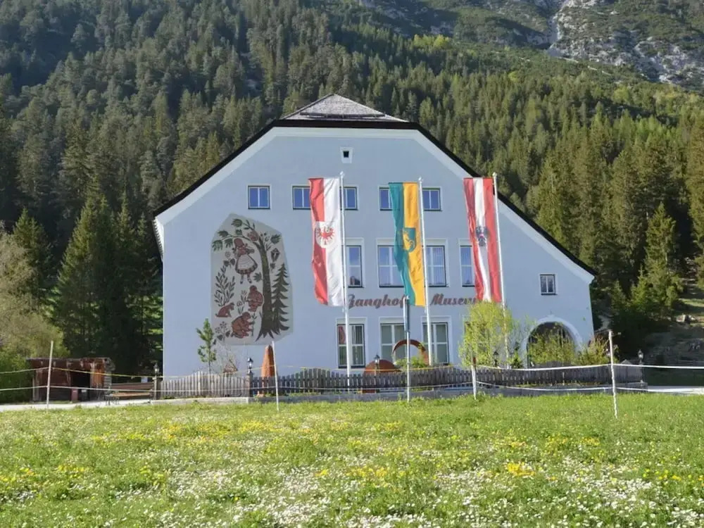 Holiday Apartment Alpengluhen