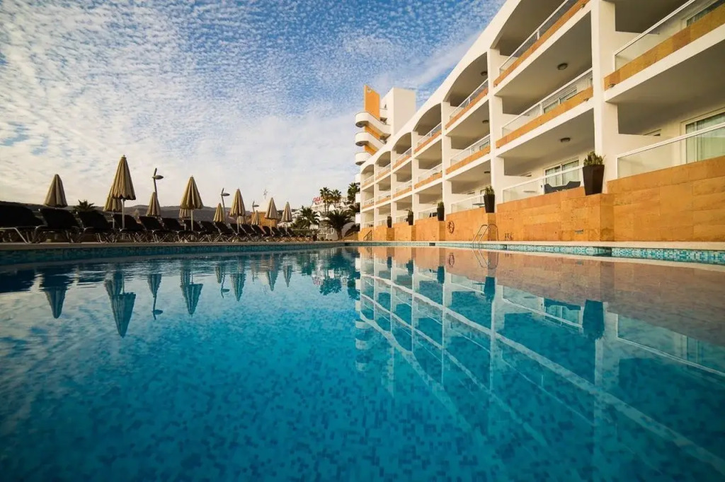 Apartamentos Cabau Altair
