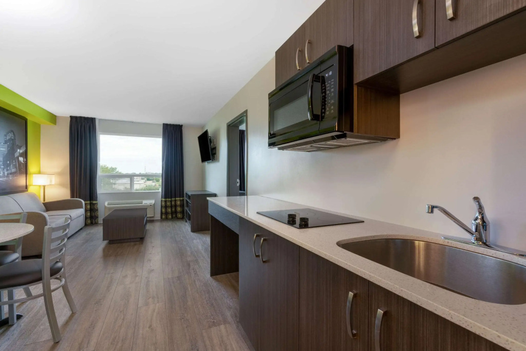 Super 8 by Wyndham Winnipeg East MB