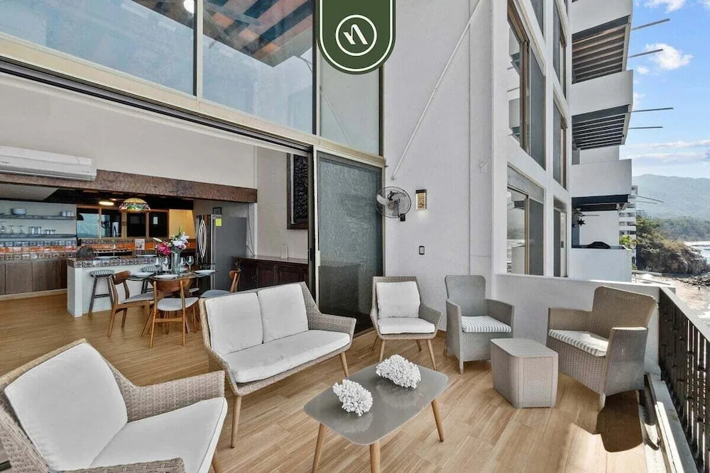 Oceanfront 2 BR Condo With Spectacular View - Pool
