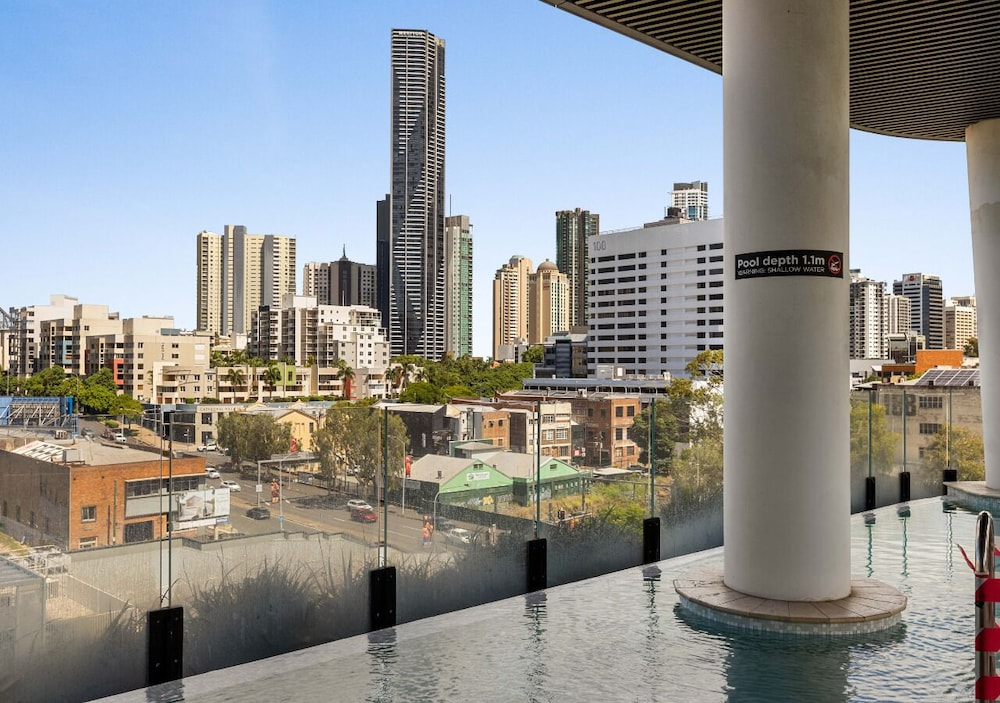 City Lights Retreat – Fortitude Valley