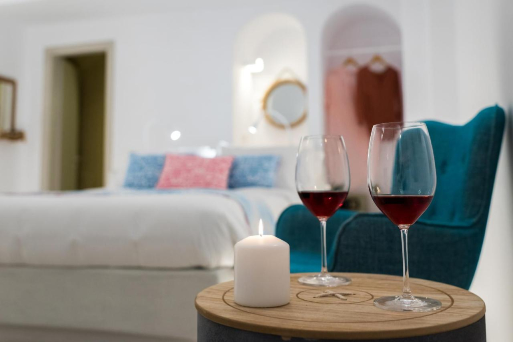 Kima Oia Suites