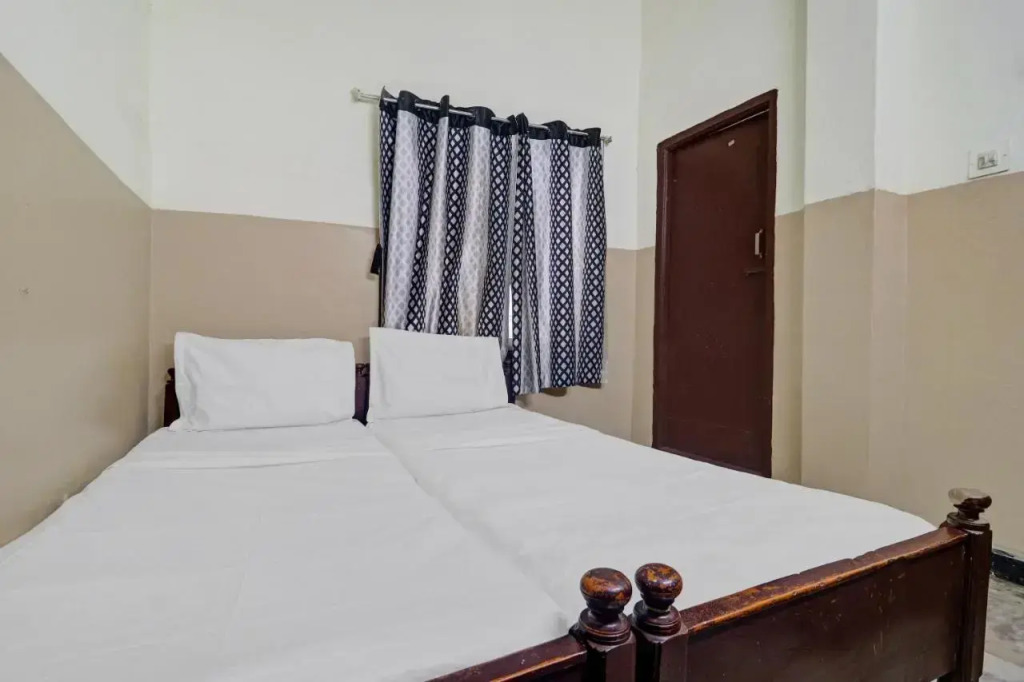 SPOT ON Sri Sai Lohith Lodge Near Secunderabad Railway Station