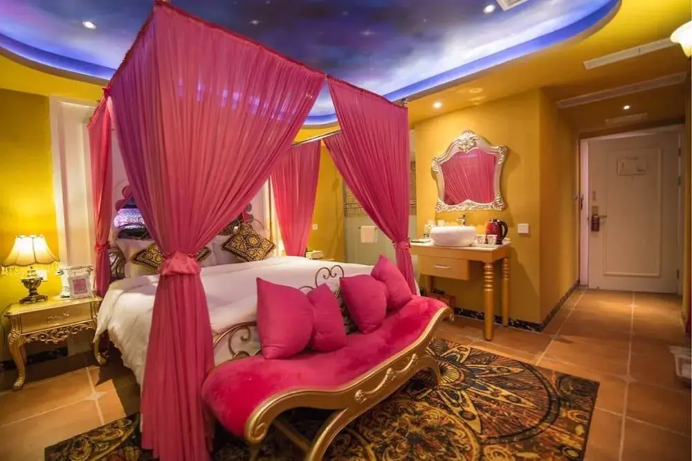 Love Of Swan Theme Hotel