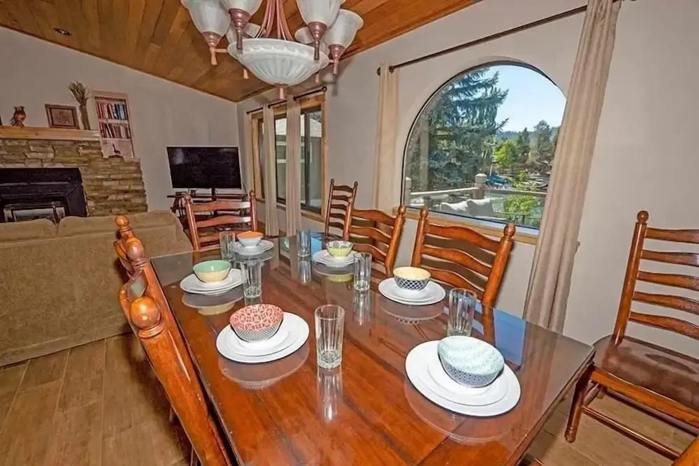 596 Danube Drive 3 Bedroom Home by RedAwning