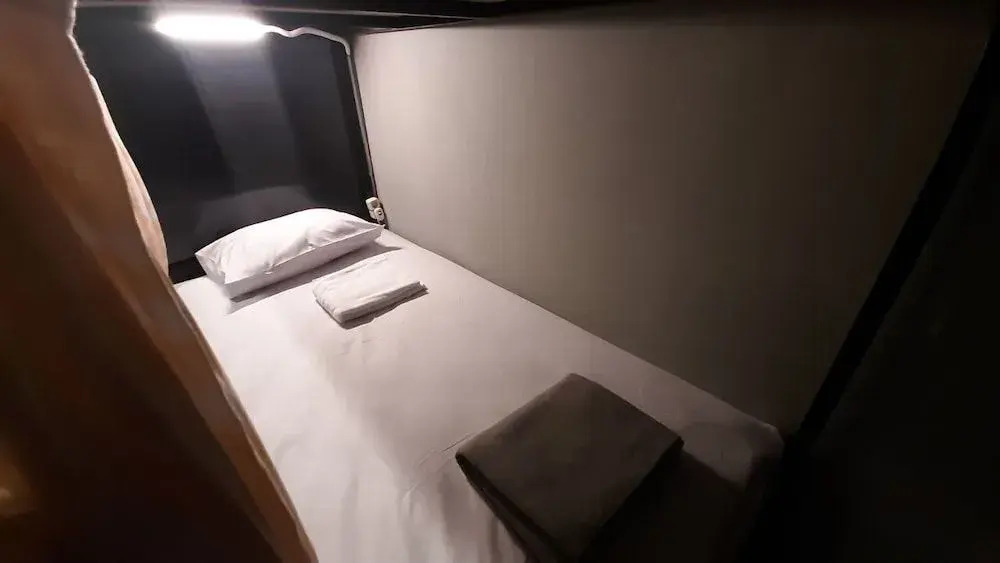 Bed Box Bali - Hostel