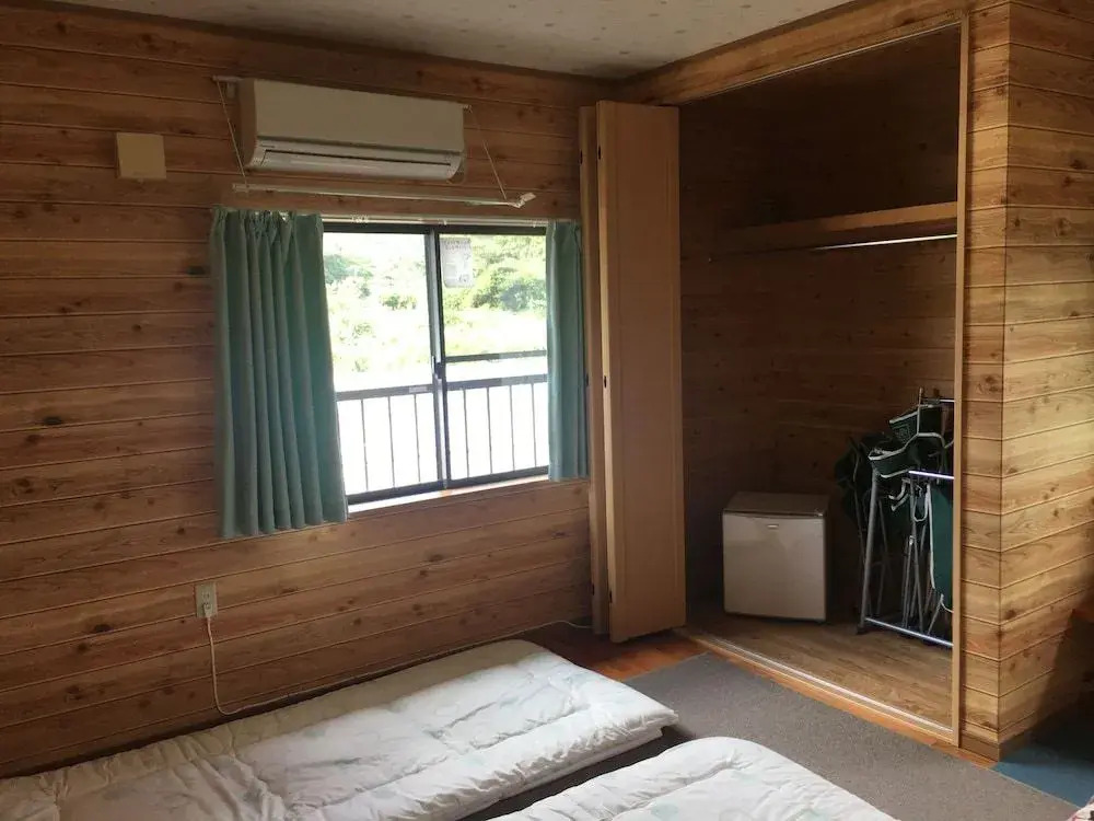 HEARTLAND HOUSE - Female Only & Couple Only