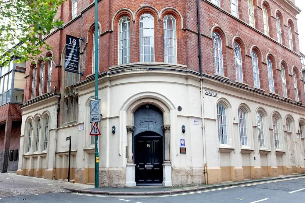 Comfortable And Spacious City Centre Studio Apartment