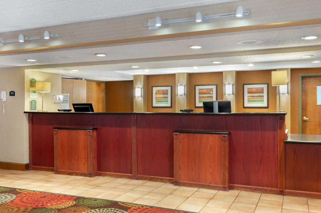 Holiday Inn Express Chicago-Downers Grove by IHG