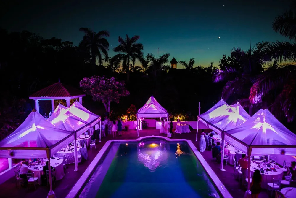 Summerhill, 8BR by Jamaican Treasures
