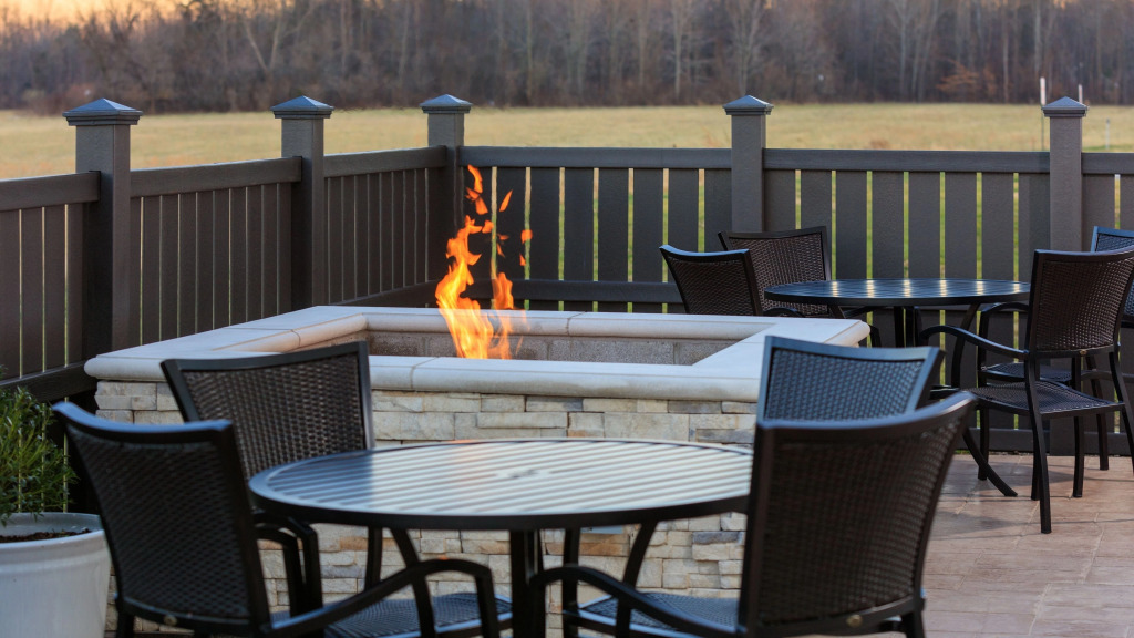 Holiday Inn Express & Suites Chatsworth by IHG