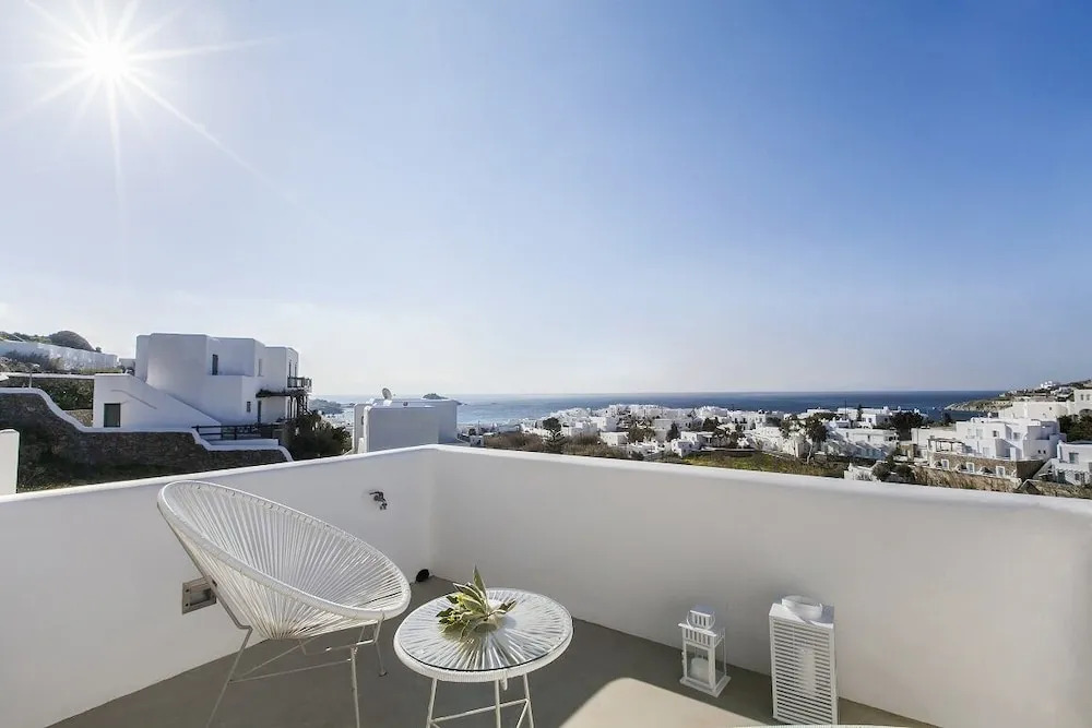 Villa Blue - White by Thea-concept