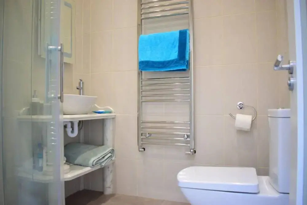 2 Bedroom House Near City Centre