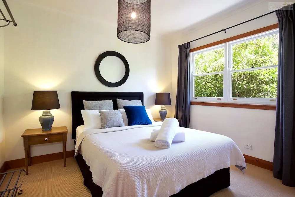 Stonewall Cottage for two with Fireplace