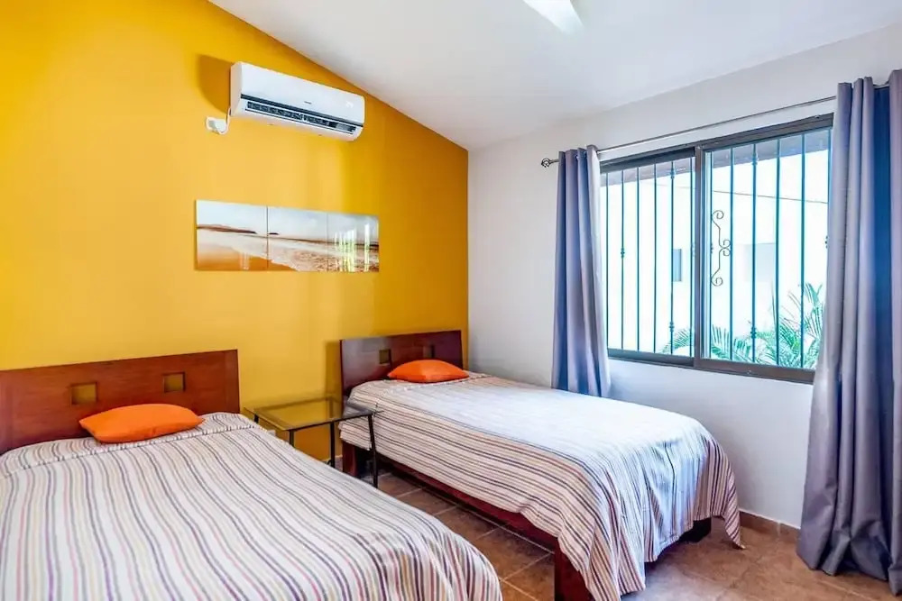 Bromelia 6 - 2 BR Condo Just 2 Blocks From Beach and Town