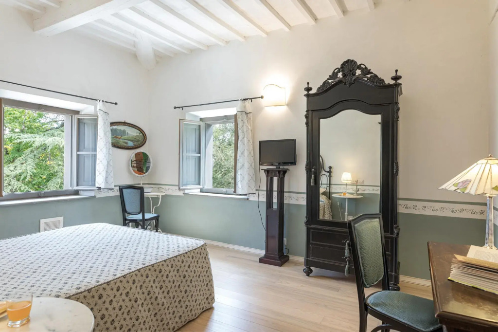 ANTICA VILLA MERELLI 12, Emma Villas