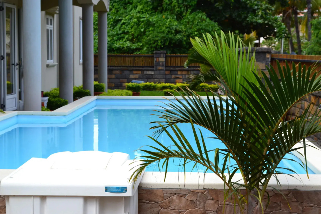 Jet Villa - Amandier 2-Bedroom Apartment with Pool near Flic en Flac Beach