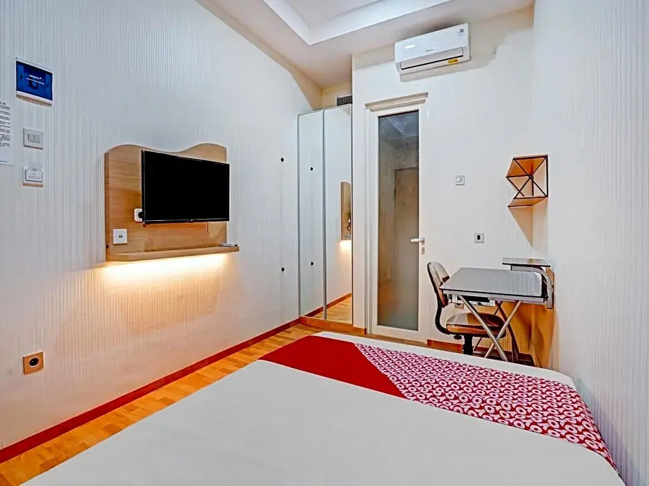 OYO 90227 Citraland Residence