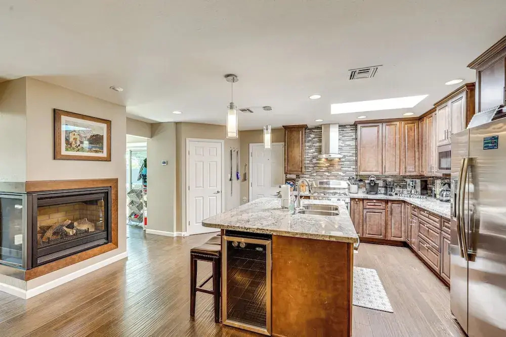 8 Mi to Old Town Scottsdale: Family Home!