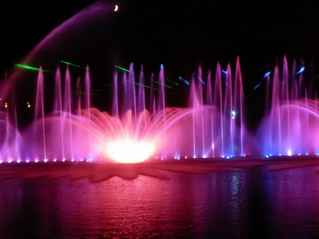 Apartment close to Roshen fountain