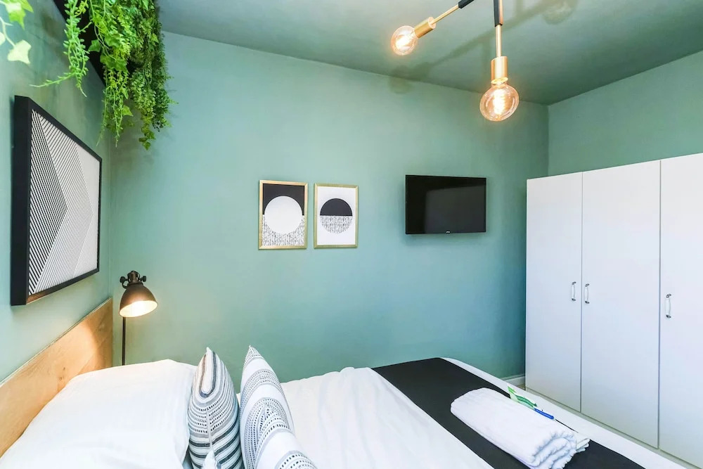 New - Trendy One Bedroom Apt, Most Popular Area