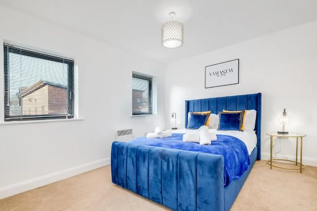 2 Bed Family Apt w/BALCONY & PARKING! ☆ FREE NETFLIX - With 50 Inch Smart TV, FREE NETFLIX & WIFI - Birmingham City Centre, By 02 Academy, Cube & Mailbox