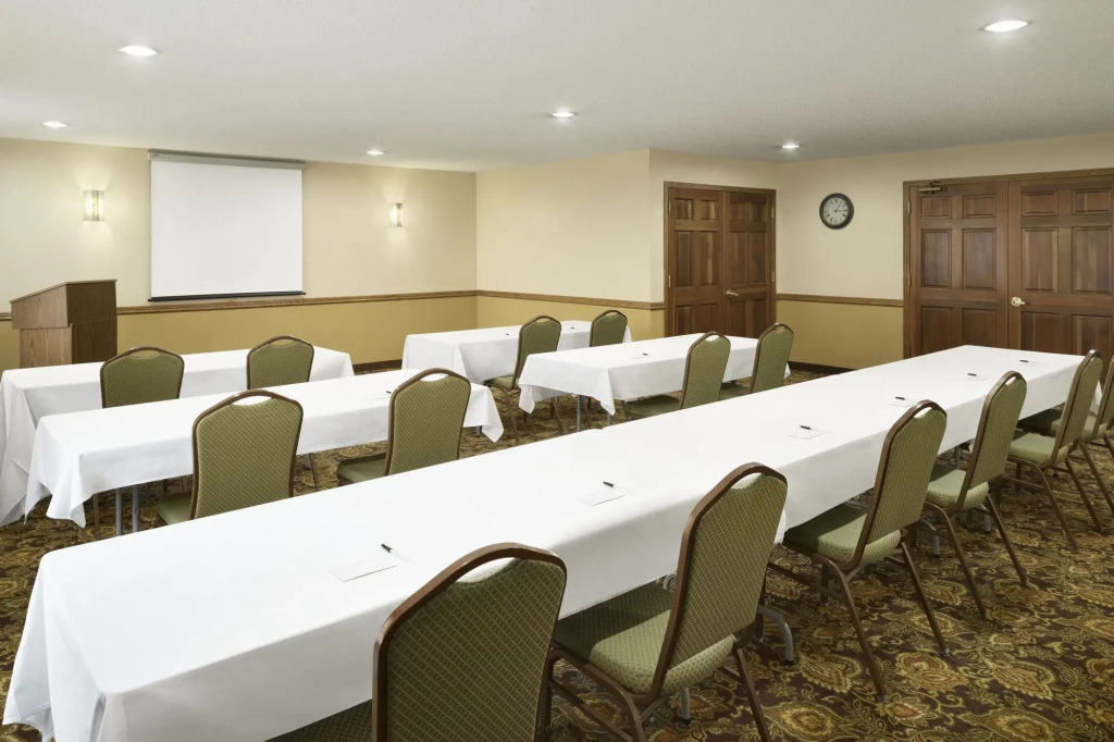 Country Inn & Suites by Radisson, Grinnell, IA