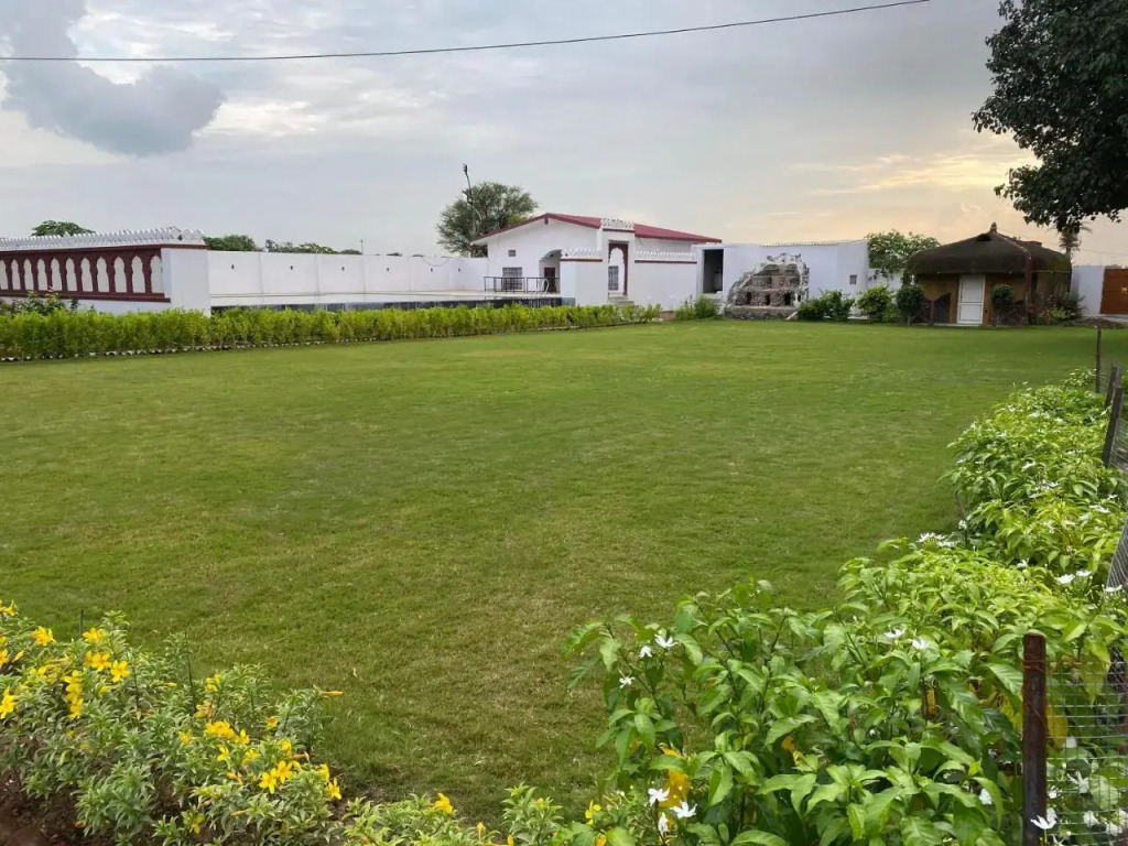 Roop Shree Hotel