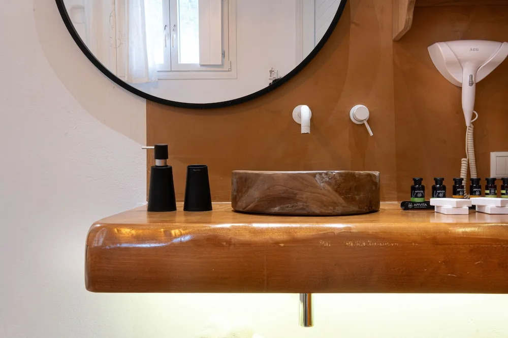 KYMA & HELIOS Deluxe Suites with Hot Tub at AmazeU Suites Naxos