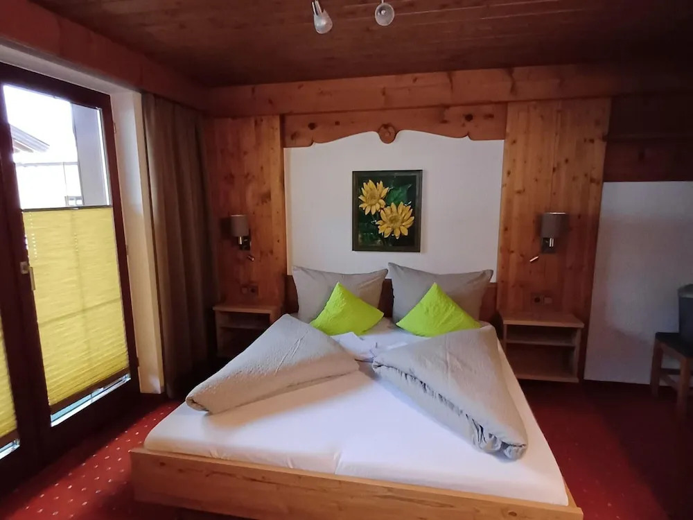 Apartment in Ski Paradise near Trails