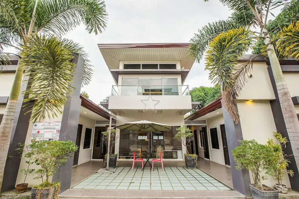 OYO 489 Casa Mia Hotel Suites