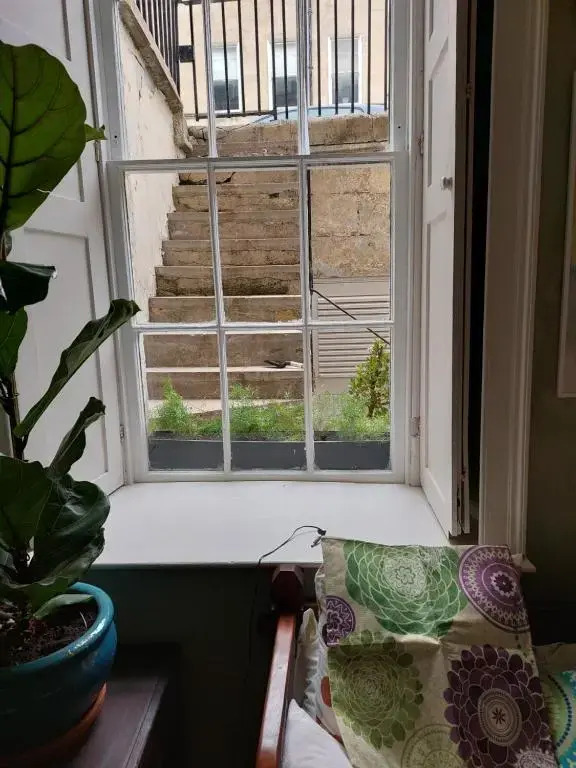 Grade 1 Maisonette, 2 Bedrooms, Very Central