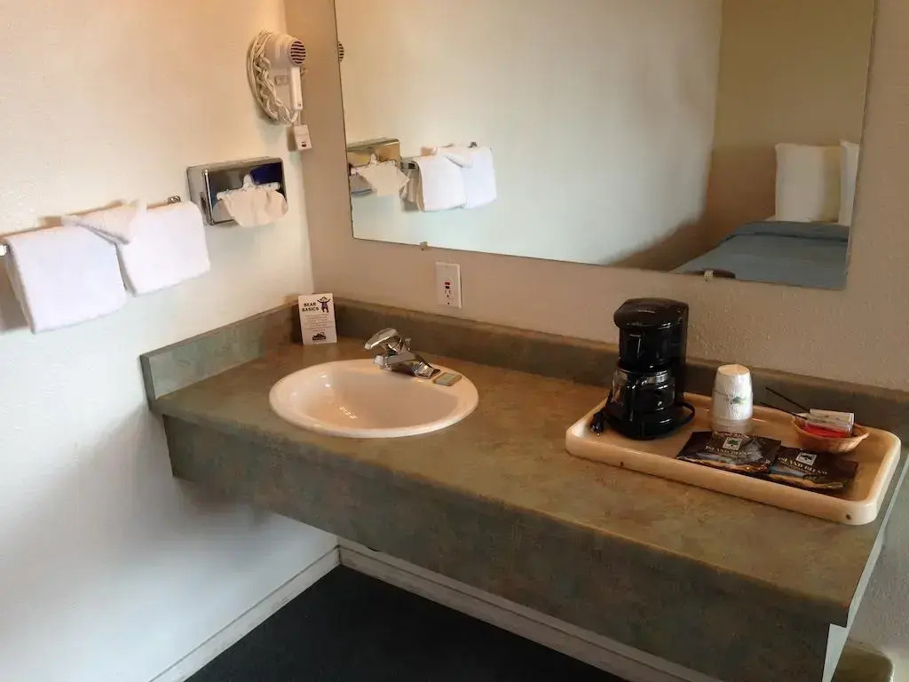 Redwood Inn