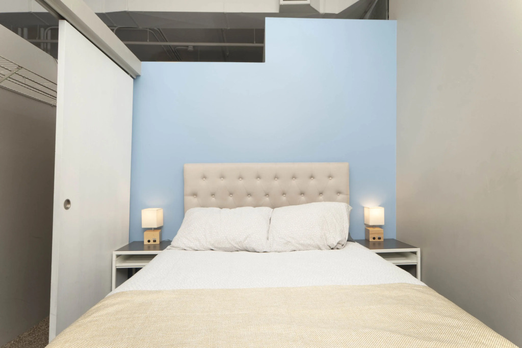Spacious 2 BR Apt - Loft Style and Open Plan!