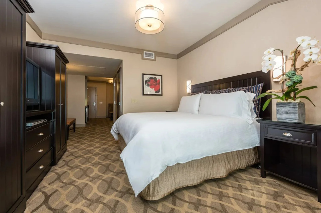 West Inn & Suites
