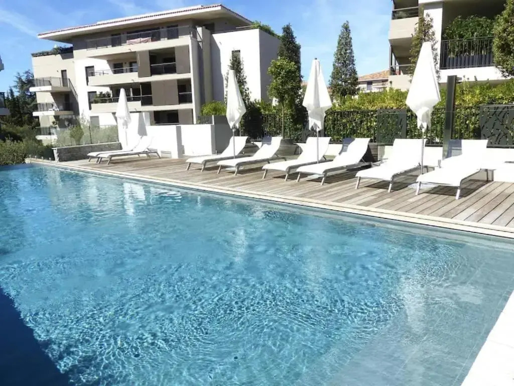 T4 Standing Exclusive Resort
