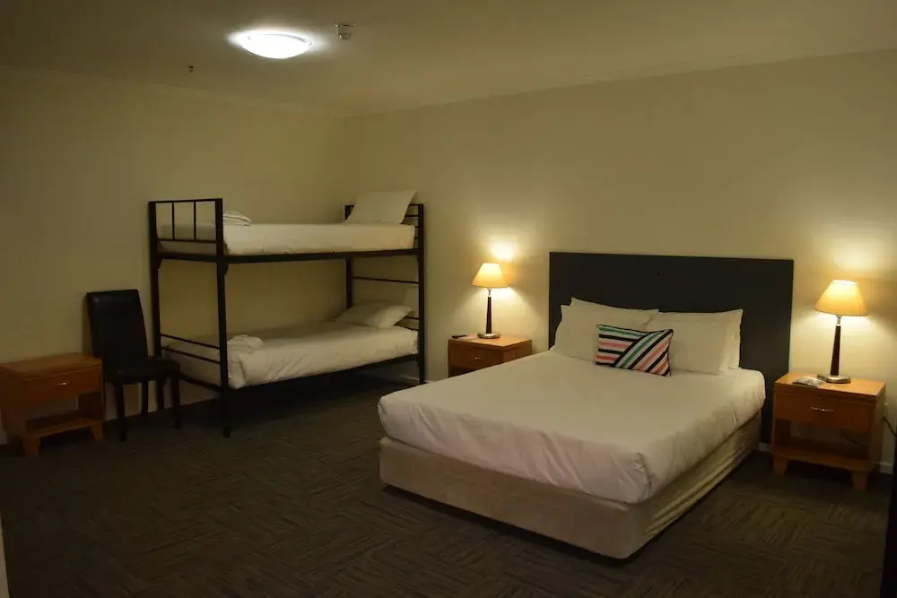 CROWN CBD Hotel - Oil Friendly Price