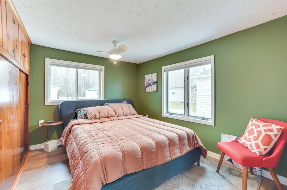 Bright Houghton Lake Home w/ Boat Dock + Fire Pit