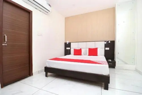 Hotel Gold By OYO Rooms