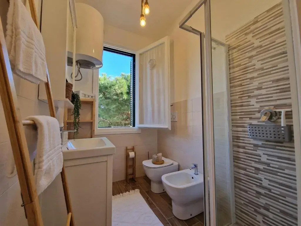 650 metri dal Mare - WiFi - Terrazzo - Piscina - A/C