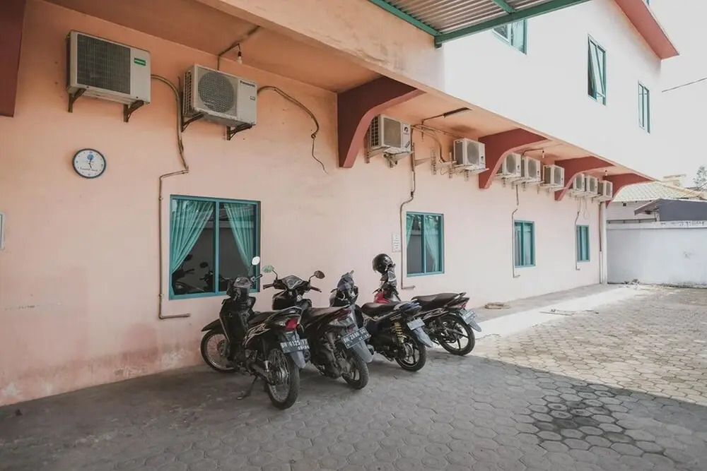 RedDoorz Plus near Tugu Tari TheHok Jambi