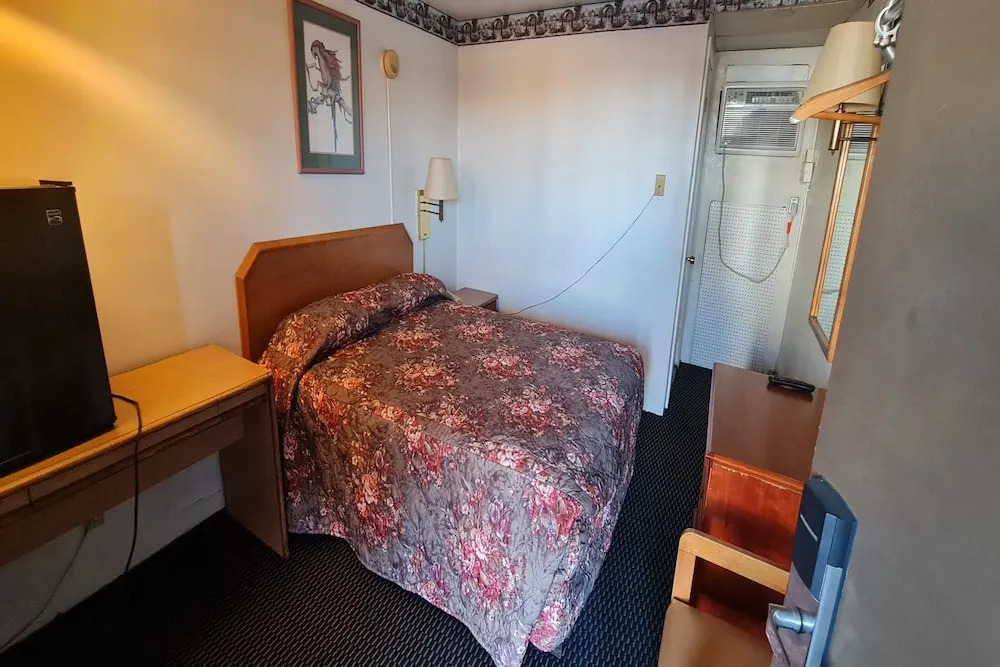 DuBois Manor Motel