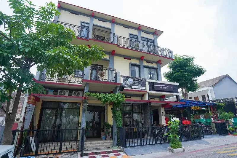 OYO Life 2215 Al' Yuafa