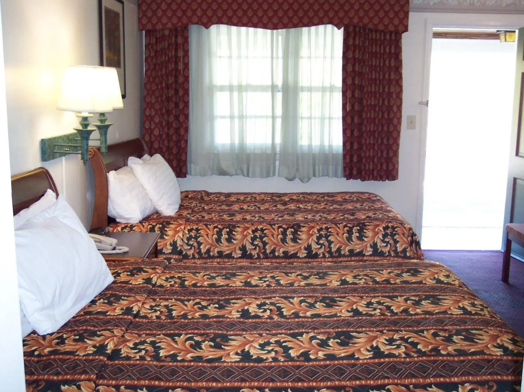 Shore Hills Motel