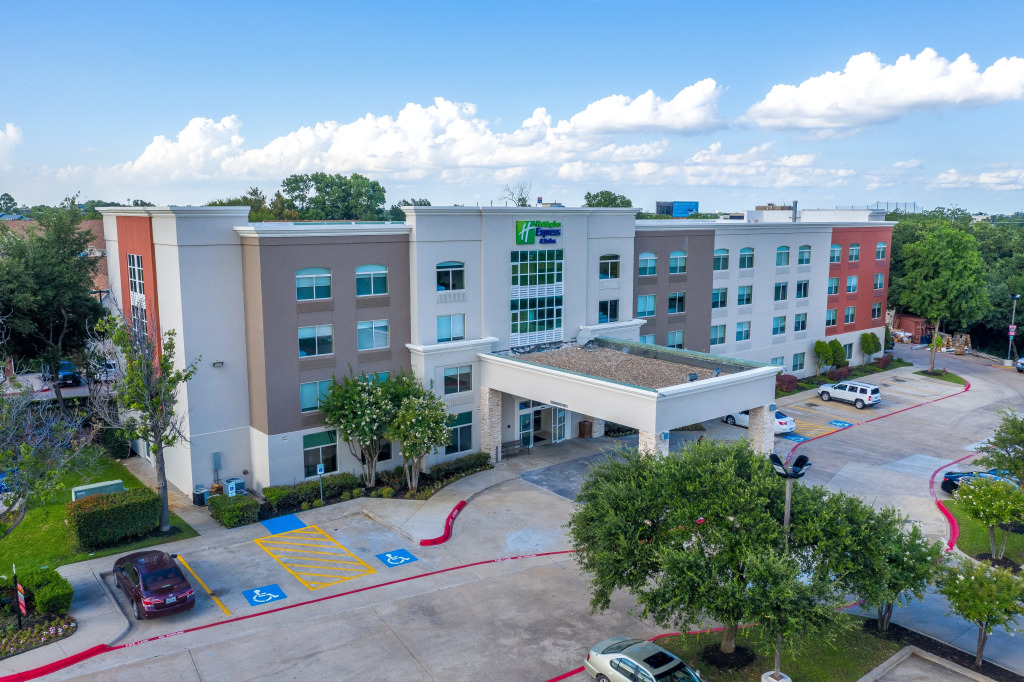 Holiday Inn Express & Suites Arlington North   Stadium Area by IHG