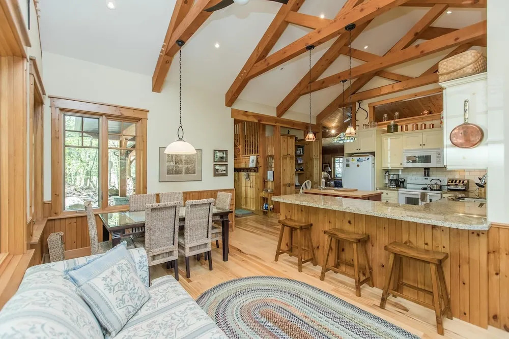 Sunset Dreams A Lovely 4 bed 3 bath family cottage on Lake Rosseau